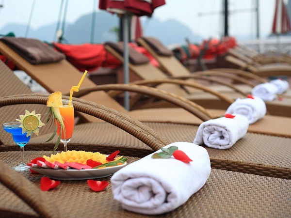 sundeck trên du thuyền Hạ Long